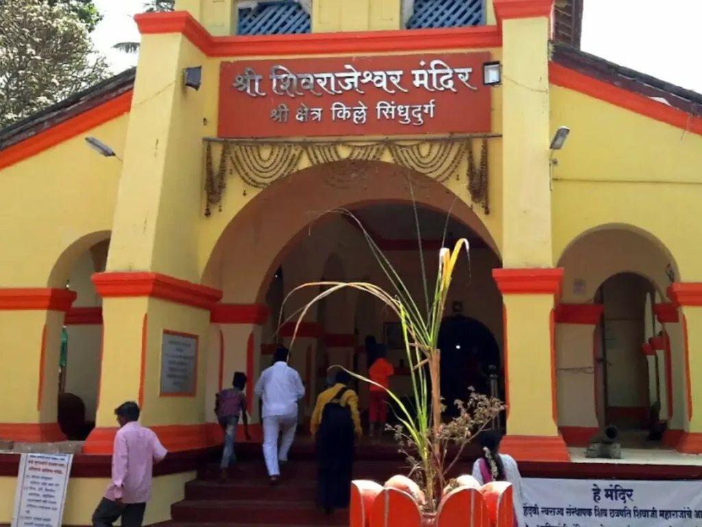 Shri Chhatrapati Shivaji Maharaj Mandir Sindhudurg Fort Trek Maharashtra