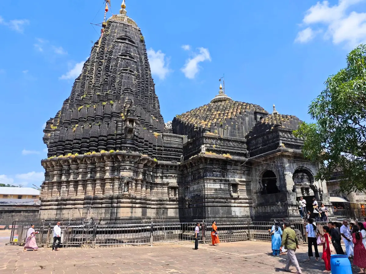 Trimbakeshwar Temple Nashik – Darshan Timings, VIP Ticket, Stay & Travel Guide